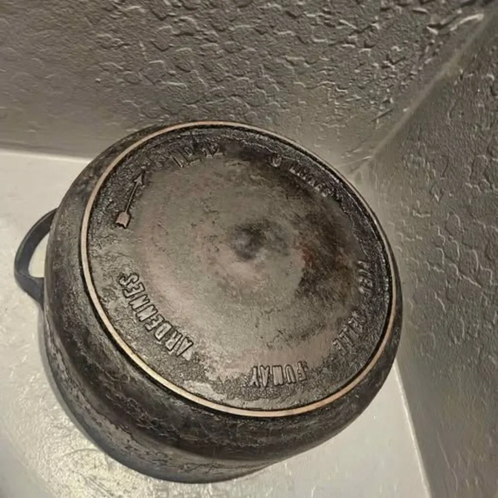 Vintage #12 Cast Iron Dutch Oven with Lid Piede-Selle Ardennes Fumay